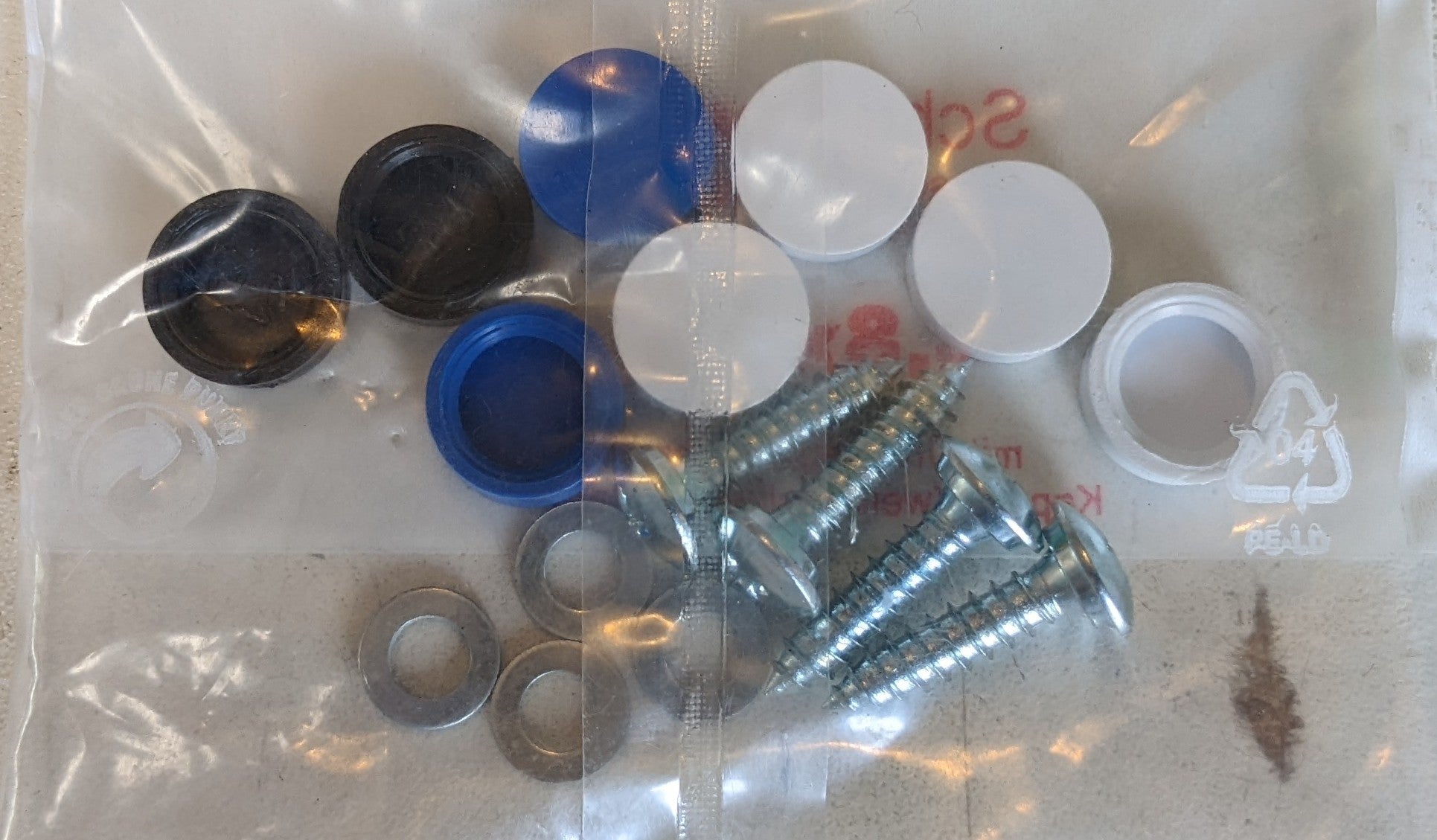 Universal mounting screws for European plates